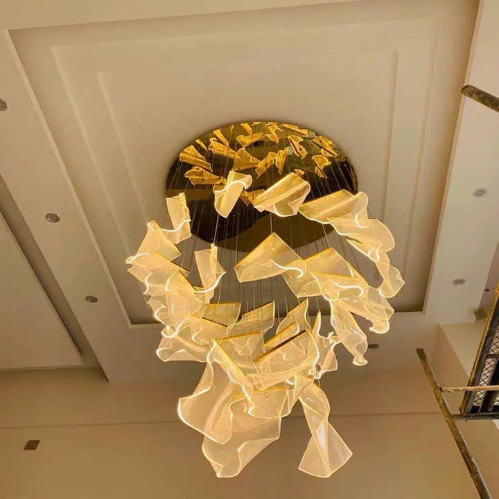 ثريا سلم أكريليك مخصصة ، مصباح ليد متعدد فاخر ، مصباح حديث ، مصباح معلق للمبانيCustom Acrylic Staircase Chandelier, Luxury Multi-LED Light, Modern Lamp, Hanging Lamp for Buildings