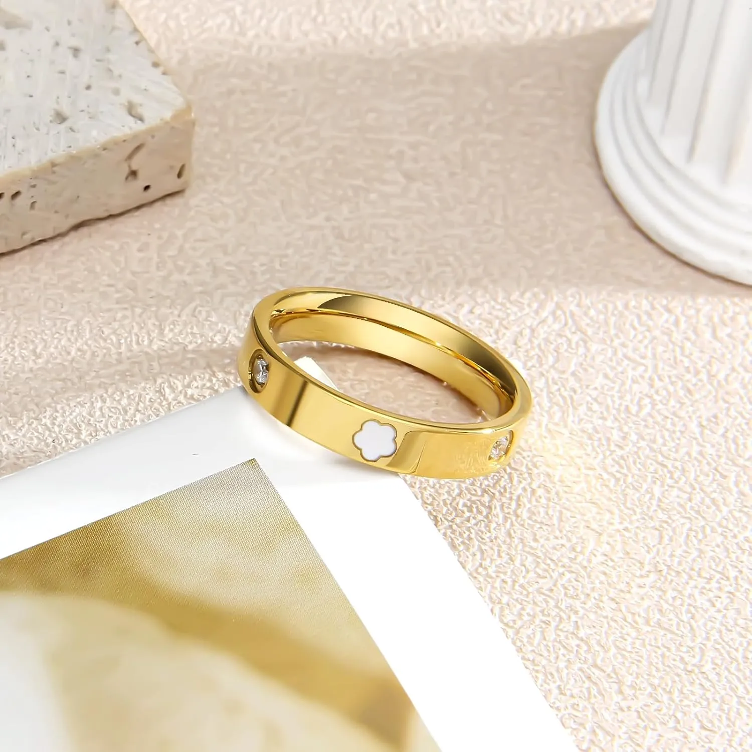 AmorArtSky 18k Gold Five Leaf Clover Dainty Inlaid Zircon Ring for Women:Fashion Lucky Five Leaf Love Promise Rings Stainless Steel Wedding Band Promise Ring Jewelry Birthday Gifts for Women