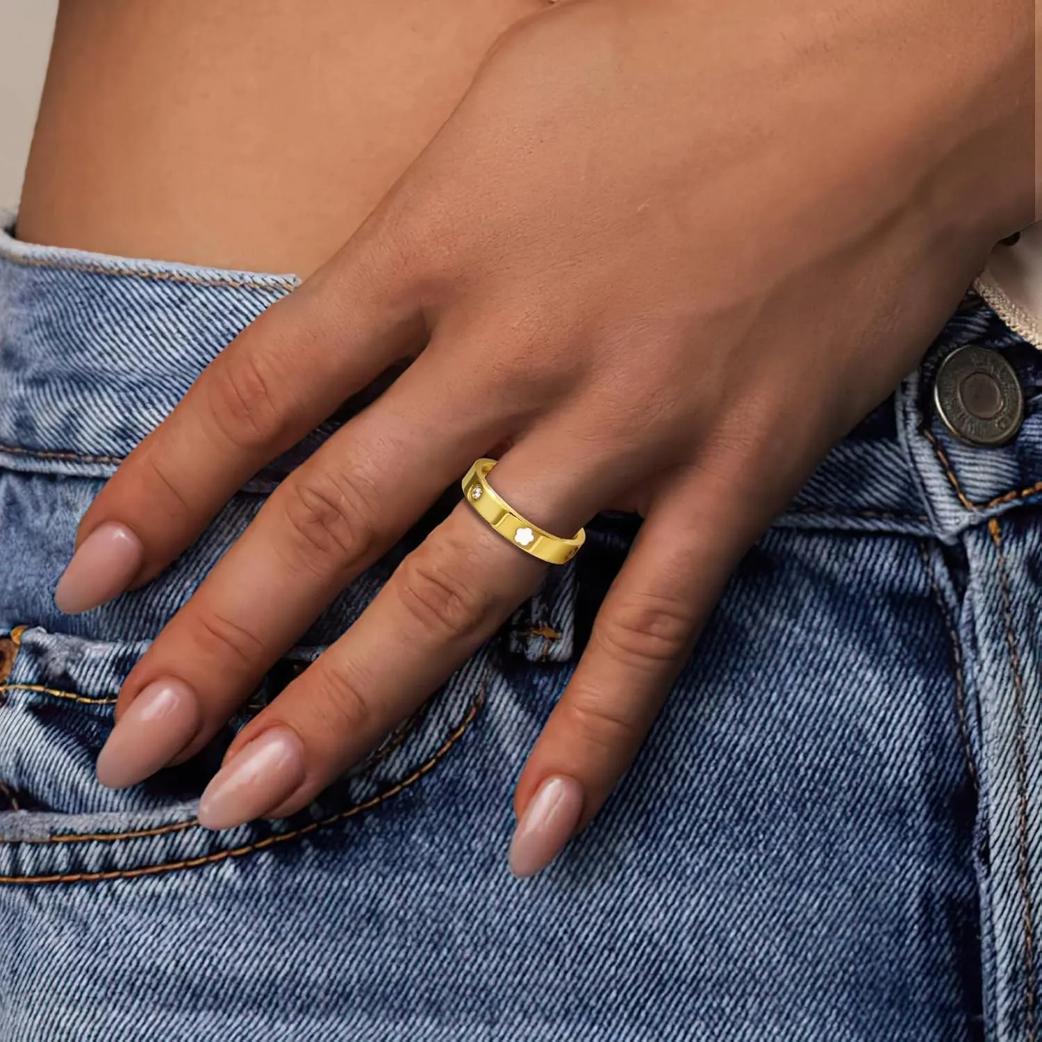 AmorArtSky 18k Gold Five Leaf Clover Dainty Inlaid Zircon Ring for Women:Fashion Lucky Five Leaf Love Promise Rings Stainless Steel Wedding Band Promise Ring Jewelry Birthday Gifts for Women