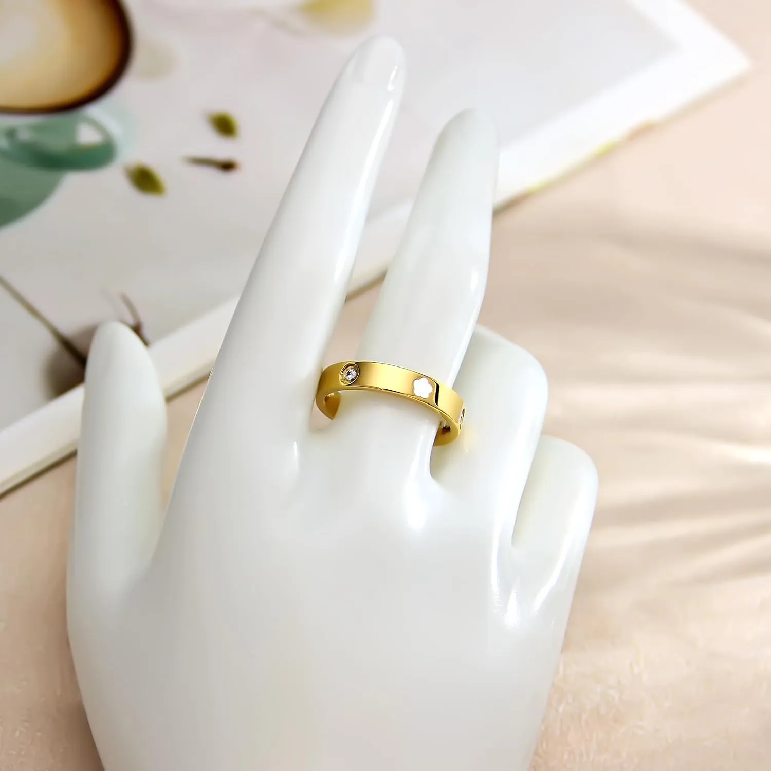AmorArtSky 18k Gold Five Leaf Clover Dainty Inlaid Zircon Ring for Women:Fashion Lucky Five Leaf Love Promise Rings Stainless Steel Wedding Band Promise Ring Jewelry Birthday Gifts for Women