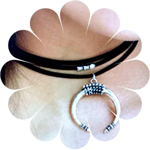 Black Layered Suede Choker Necklace Silver Moon Pendant Necklace Punk Leather Choker Necklace Vintage Multi Layer Necklace Chain Jewelry for Women
