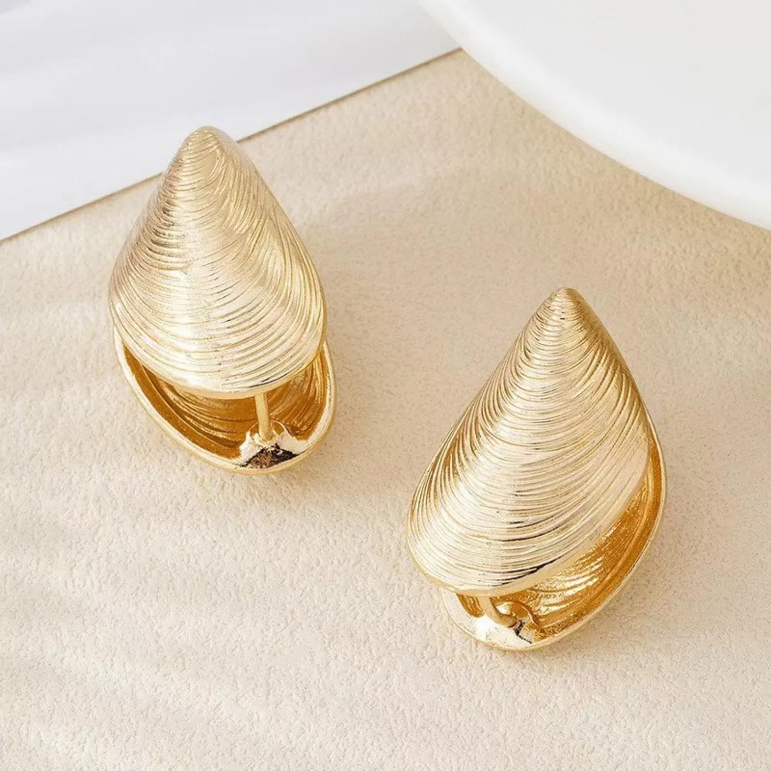 Clamshell Hoop Earrings for Women Statement Unique Seashell Earring 925 Sterling Silver Shell Stud Earrings Coastal Cowgirl Jewelry