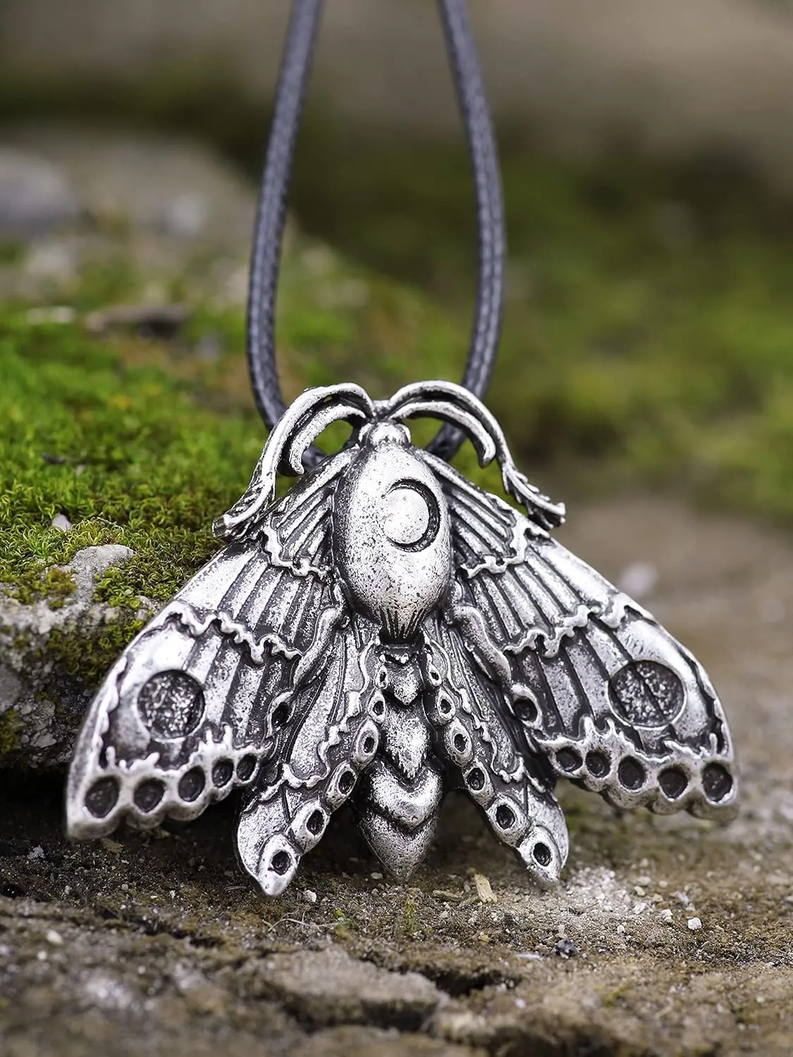 HAQUIL Moth Necklace, Moon Phase Moth Pendant, Wiccan Jewelry Gift for Women