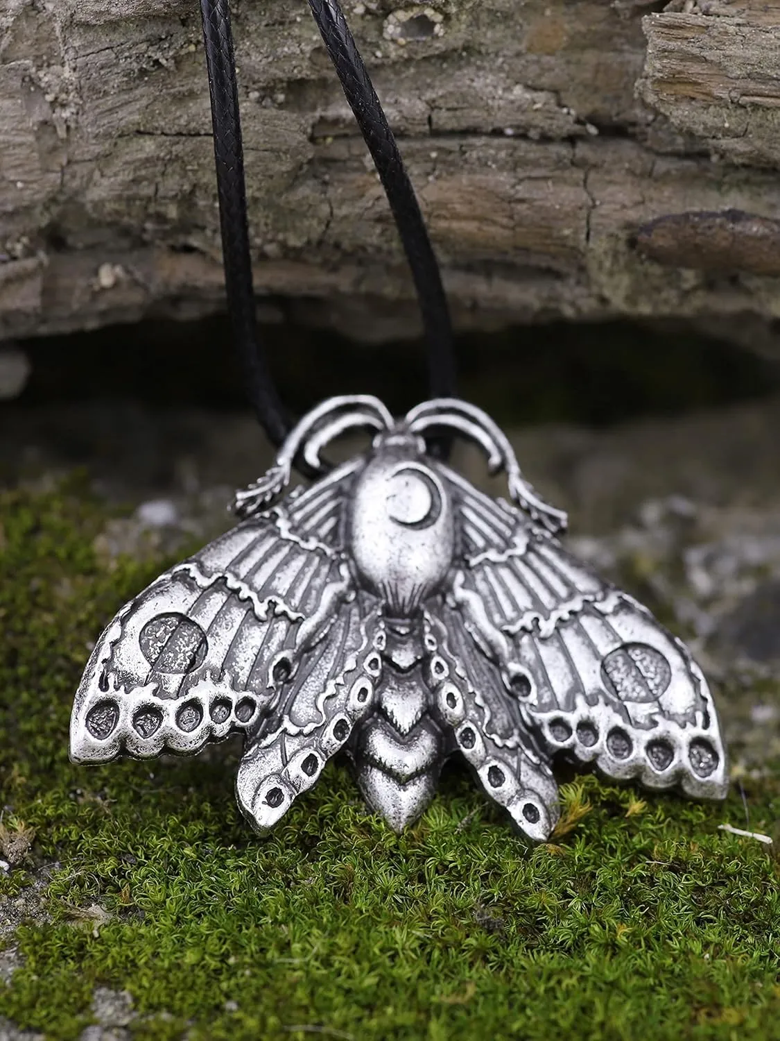 HAQUIL Moth Necklace, Moon Phase Moth Pendant, Wiccan Jewelry Gift for Women