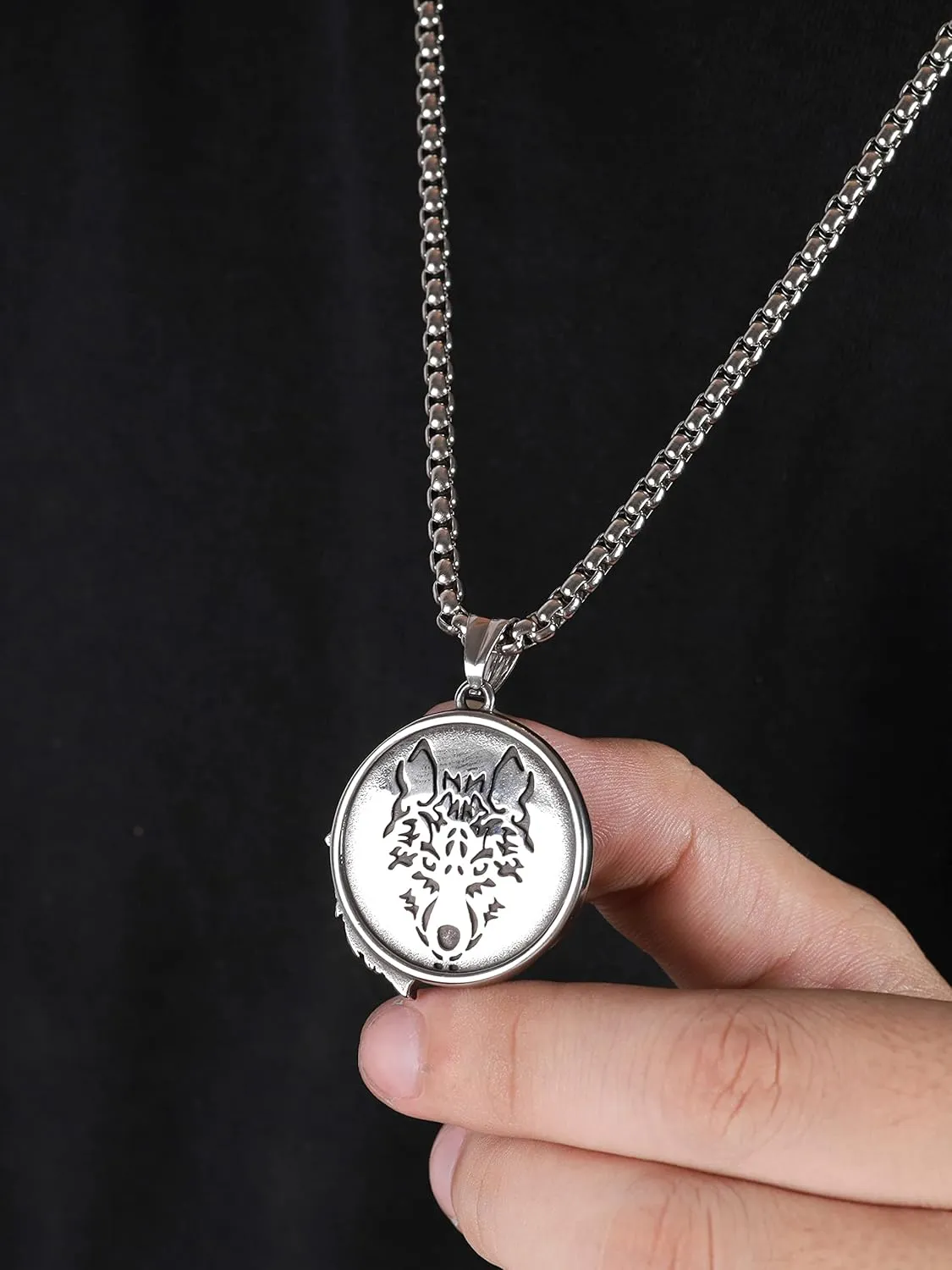 HAQUIL Wolf Necklace, Animal Totem Medallion Pendant, Wolf Jewelry Gift for Men and Women