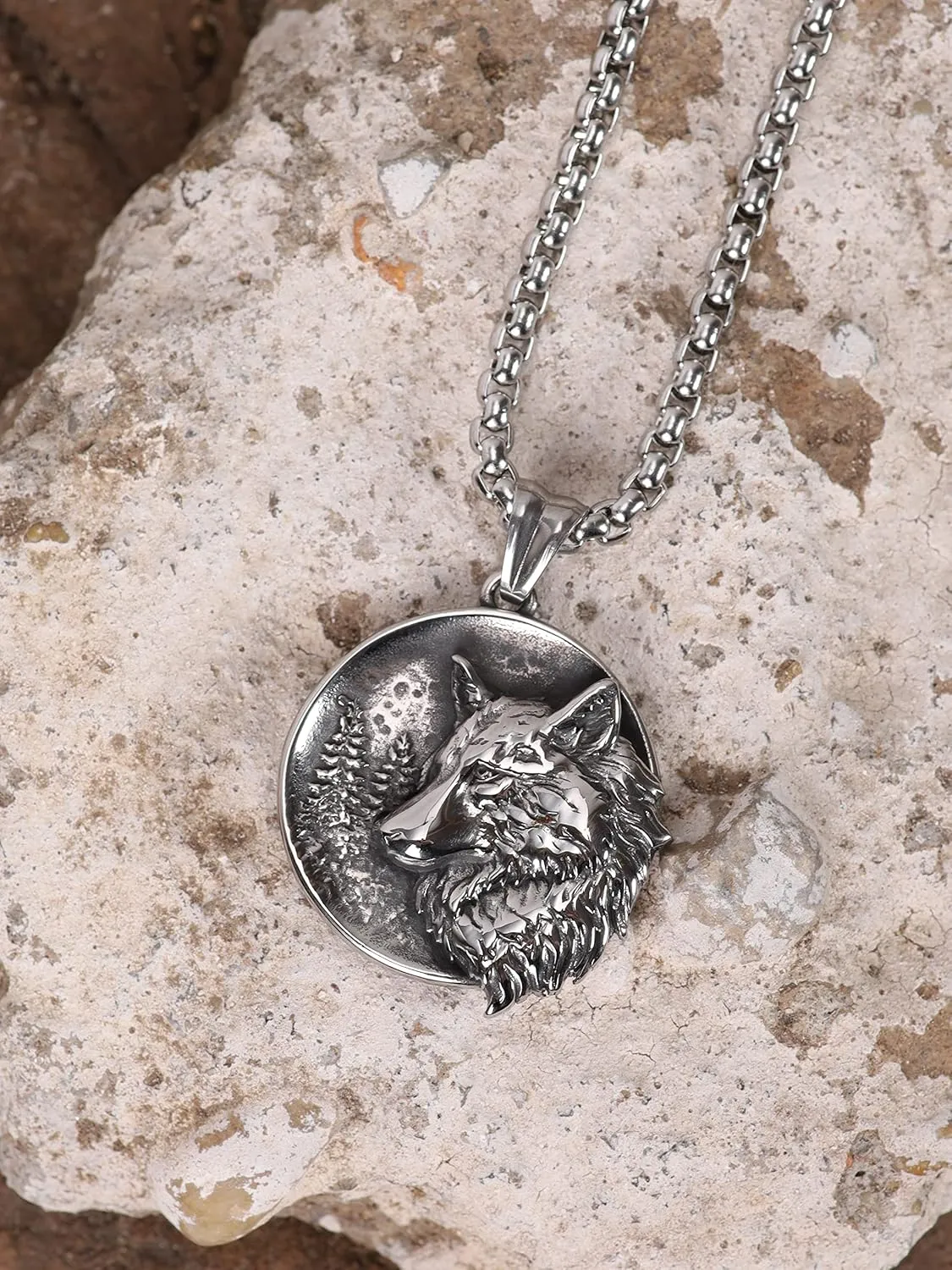 HAQUIL Wolf Necklace, Animal Totem Medallion Pendant, Wolf Jewelry Gift for Men and Women