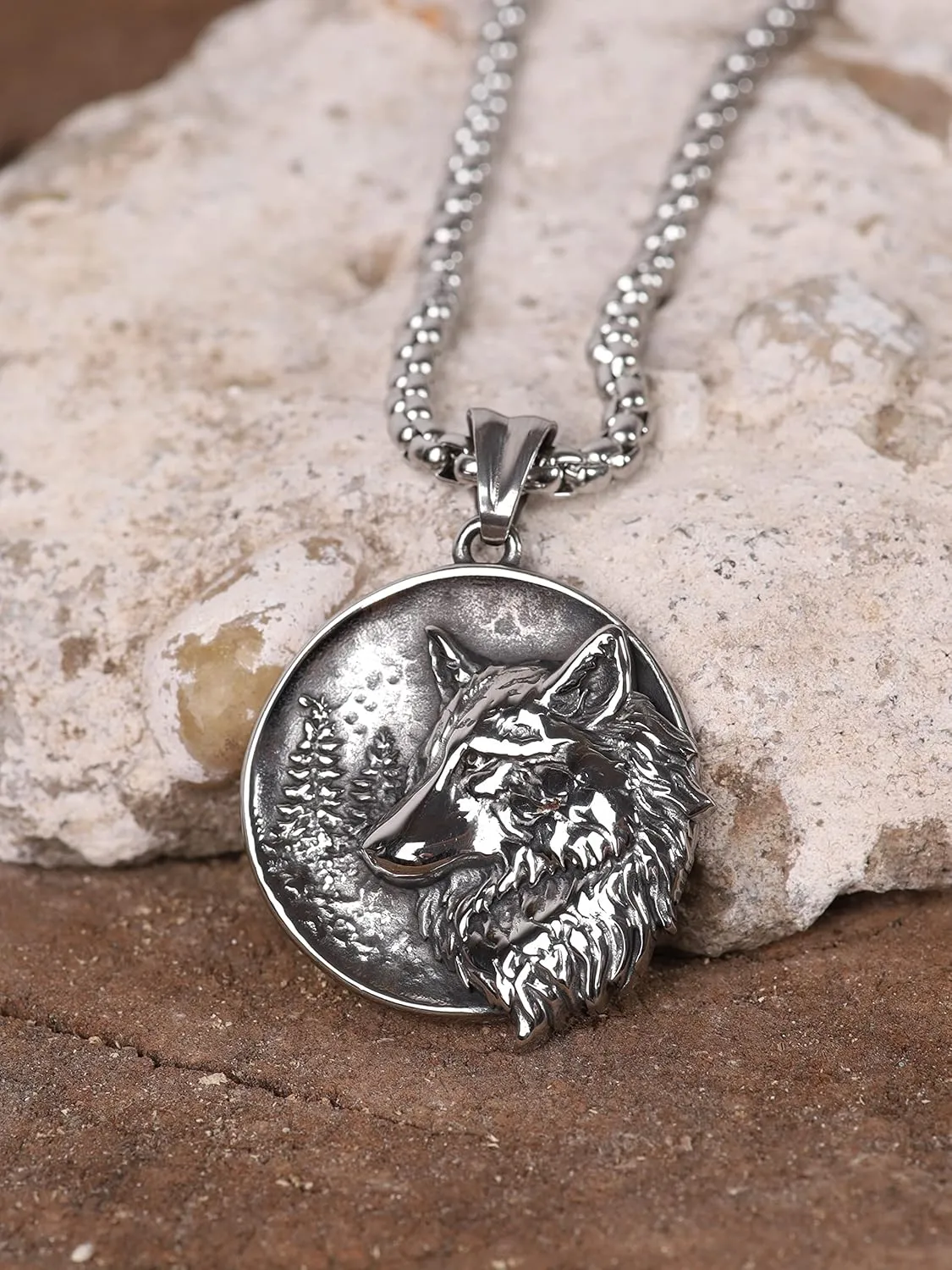 HAQUIL Wolf Necklace, Animal Totem Medallion Pendant, Wolf Jewelry Gift for Men and Women