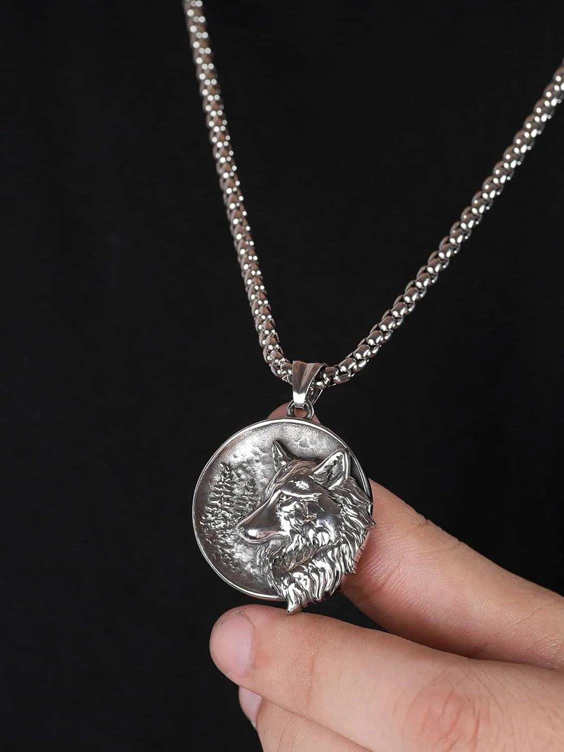 HAQUIL Wolf Necklace, Animal Totem Medallion Pendant, Wolf Jewelry Gift for Men and Women