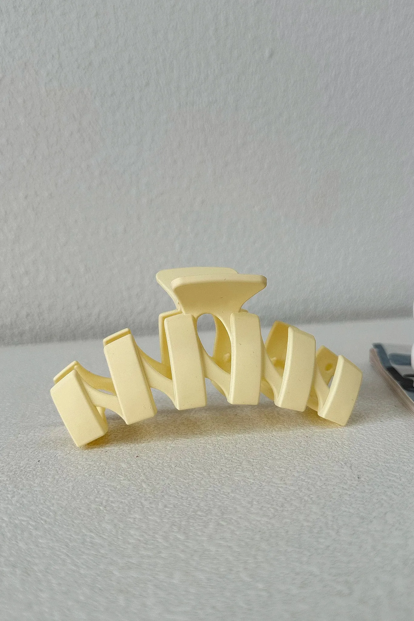 Issy Claw Clip - Yellow