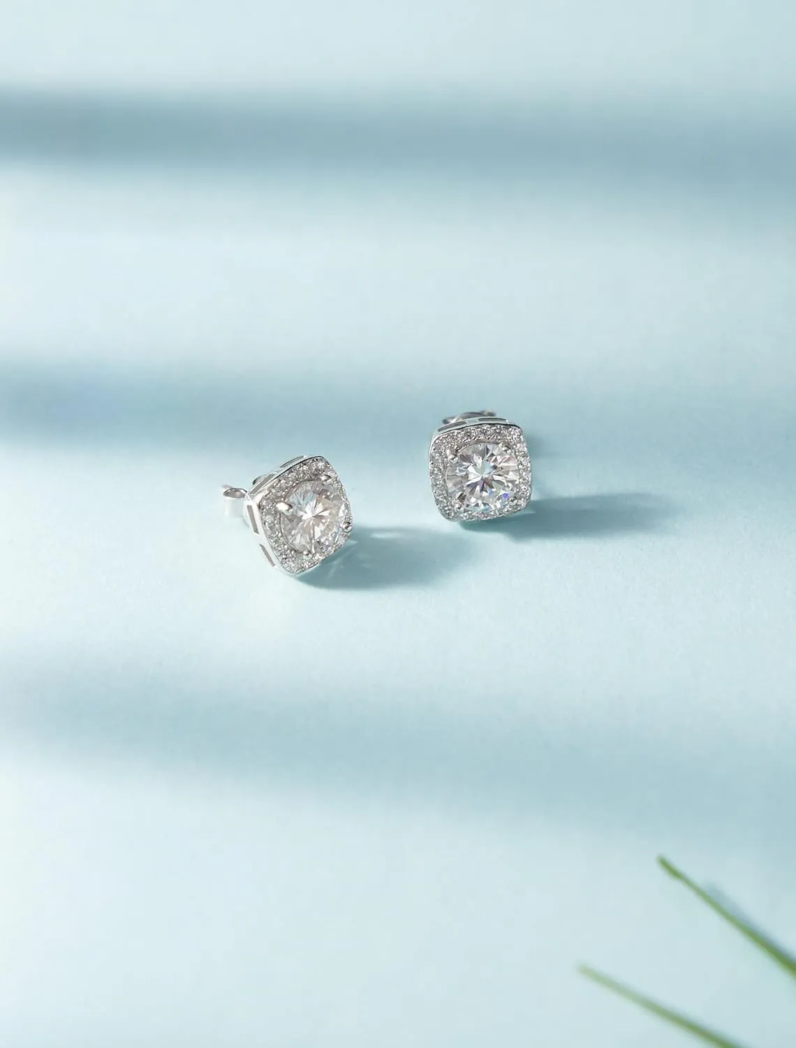 Moissanite Stud Earrings, VVSI Quality D Color Round Cut, Lab Created 925 Sterling Silver with 18K White Gold Plated, Double Halo Design  Idea Gift for Women Men