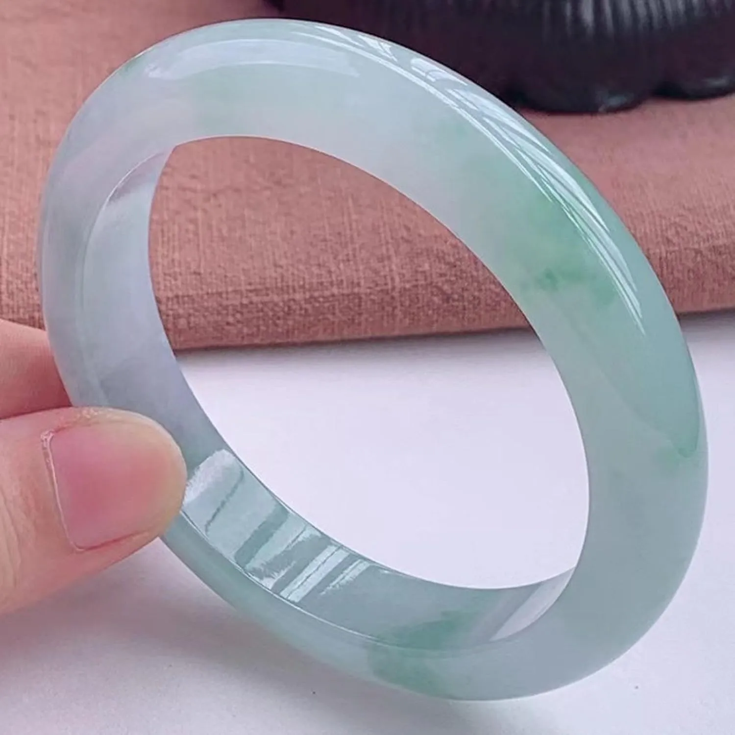 Natural jade bracelet, women's green retro floating flower jade bracelet, simple, fashionable and beautiful