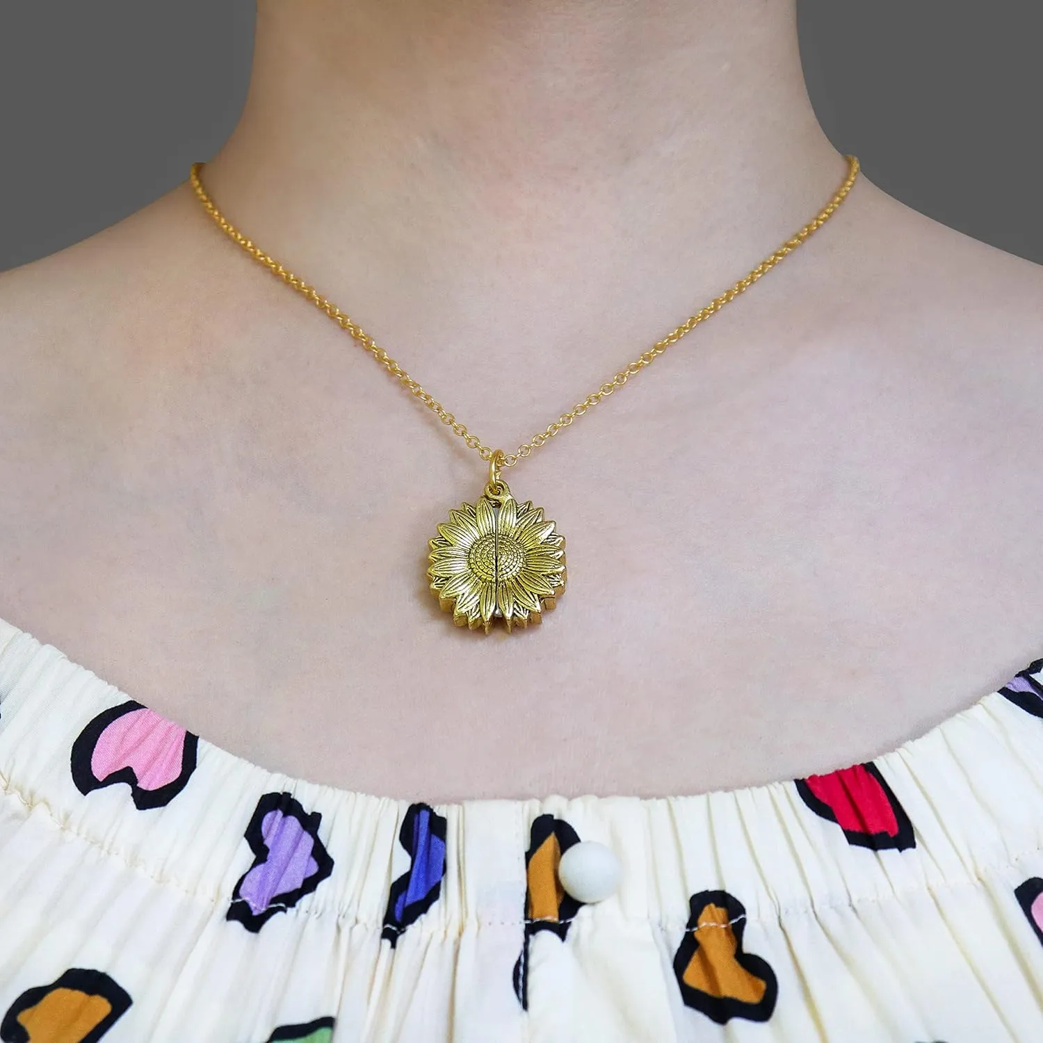 Pingyongchang Sunshine engraved necklace letter sunflower pendant necklace jewelry Mother's Day gift female