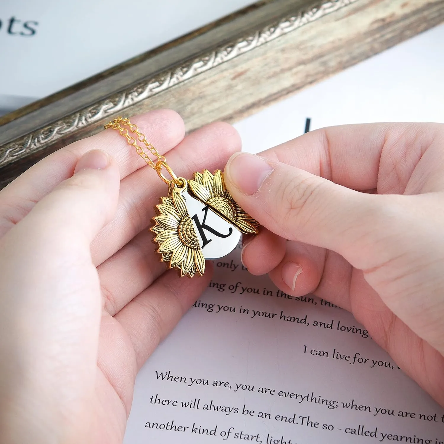 Pingyongchang Sunshine engraved necklace letter sunflower pendant necklace jewelry Mother's Day gift female