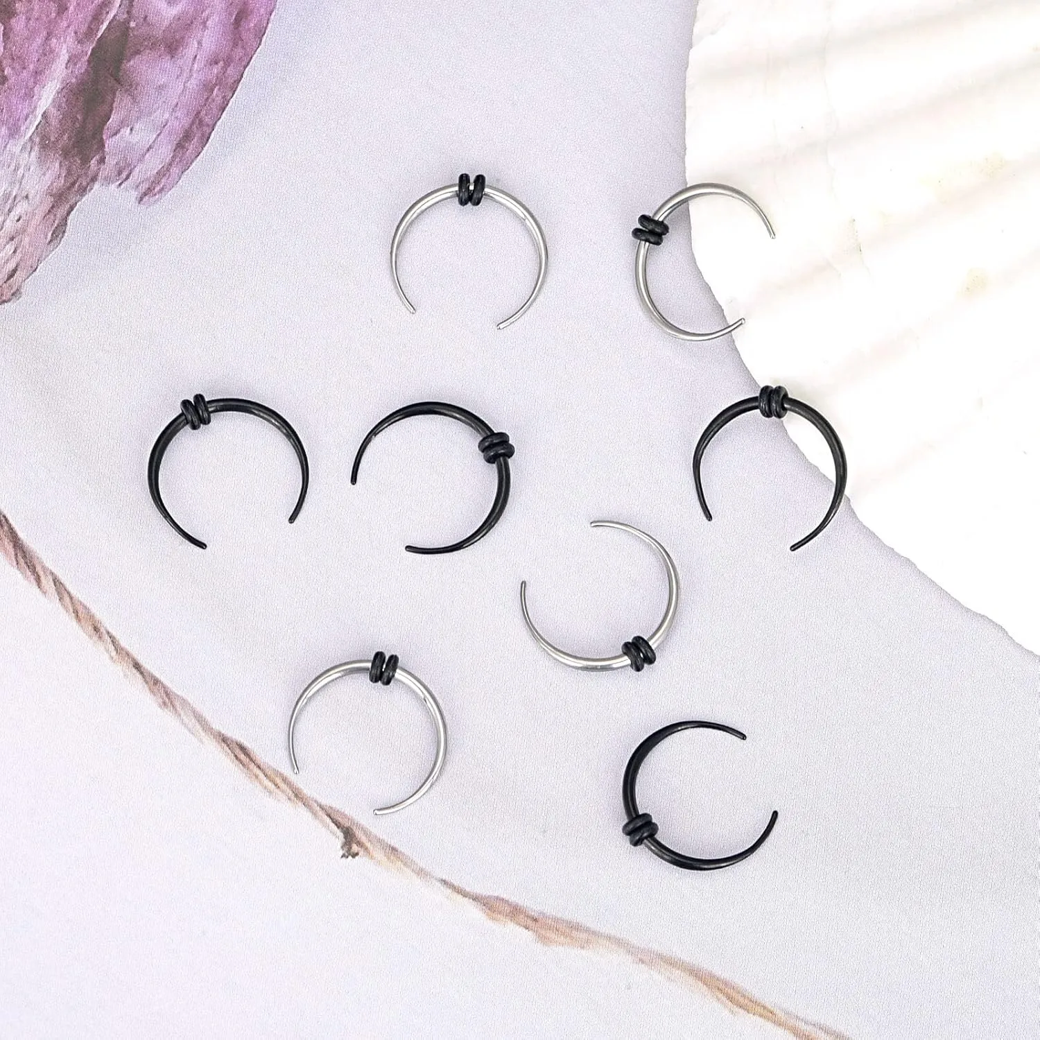 Qmcandy 8pcs 10G 12G 14G 16G 18G Stainless Steel Black Silver Pinchers Septum Piercing Horseshoes Nose Rings Buffalo Taper with Black O-Rings