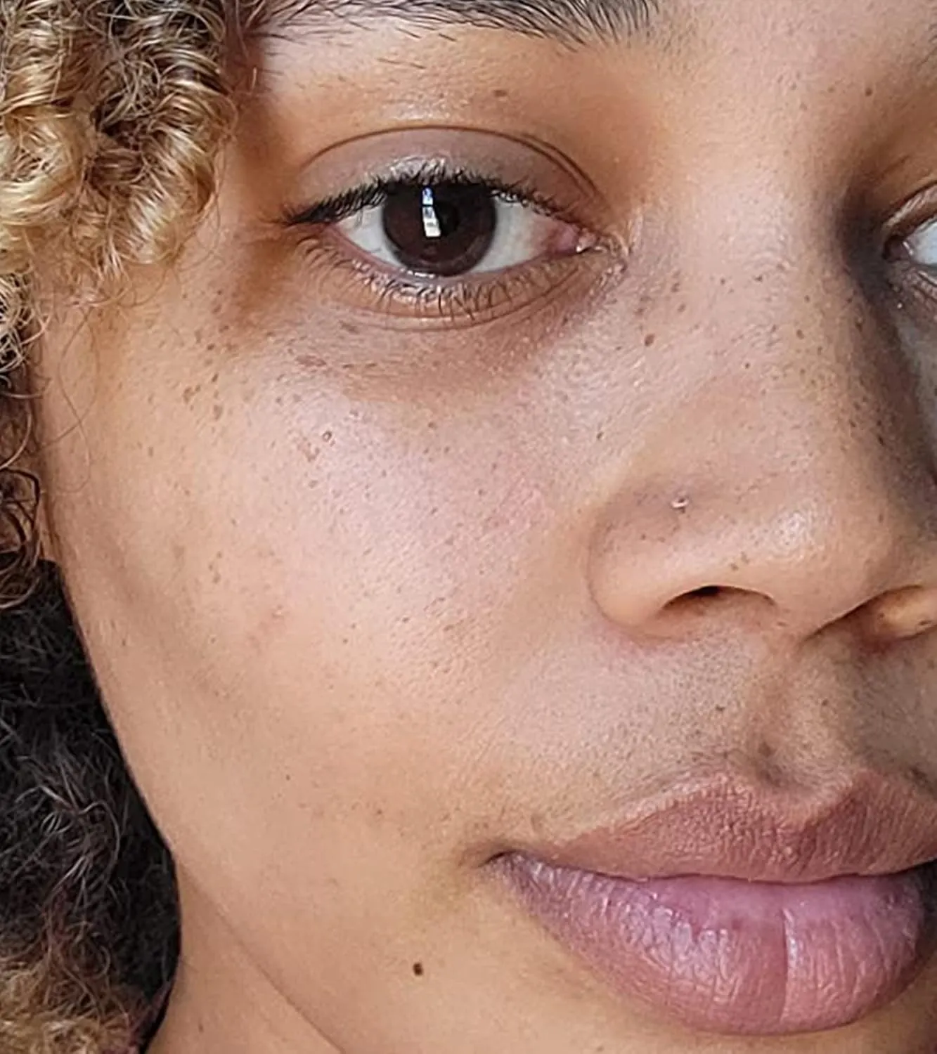 QWALIT Clear Nose Rings Studs L Shape Piercing Retainer Flexible Nose Bone Flesh Skin Color Nostril Piercing Retainer for Work 18g 20g Flat Top