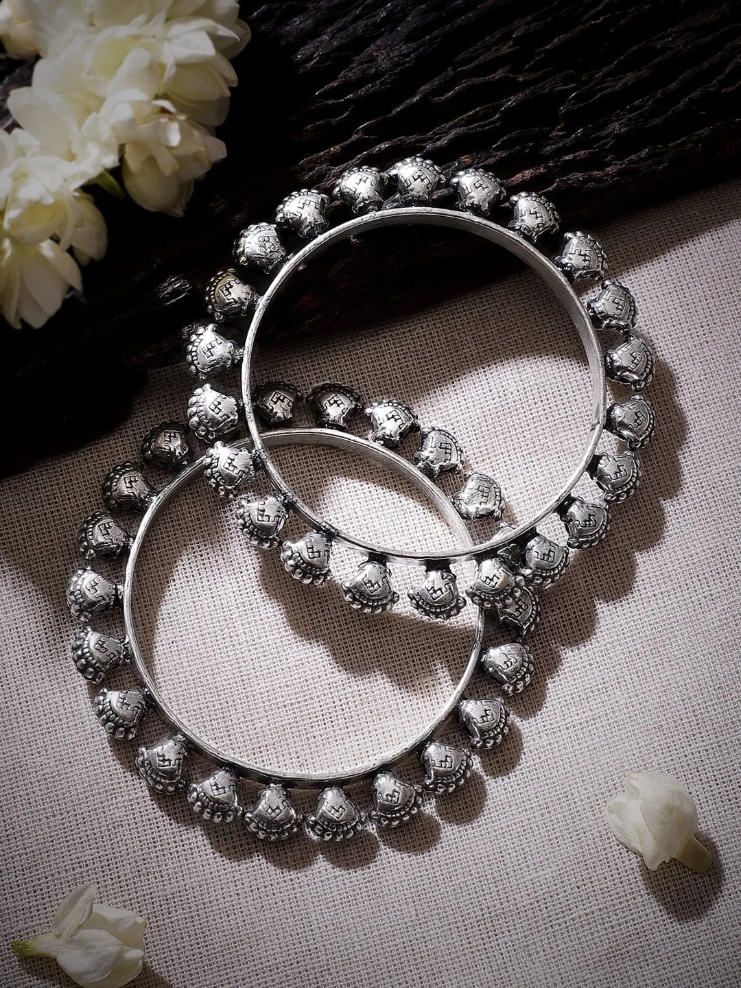Rubans Set of 2 Oxidized Silver-Plated Bangles Artisan Opulence