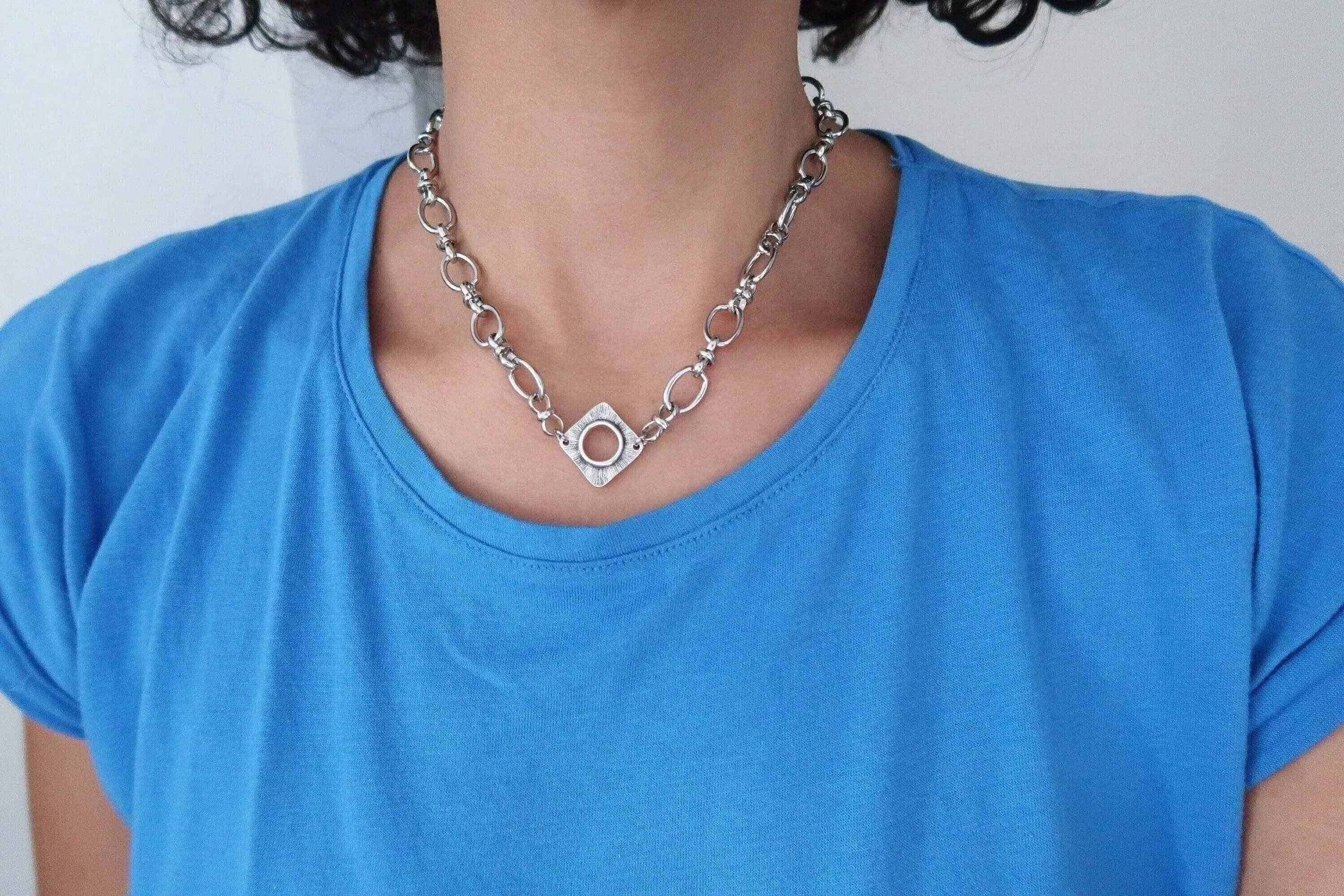 Stainless steel chunky chain choker necklace with a rhombus peendant