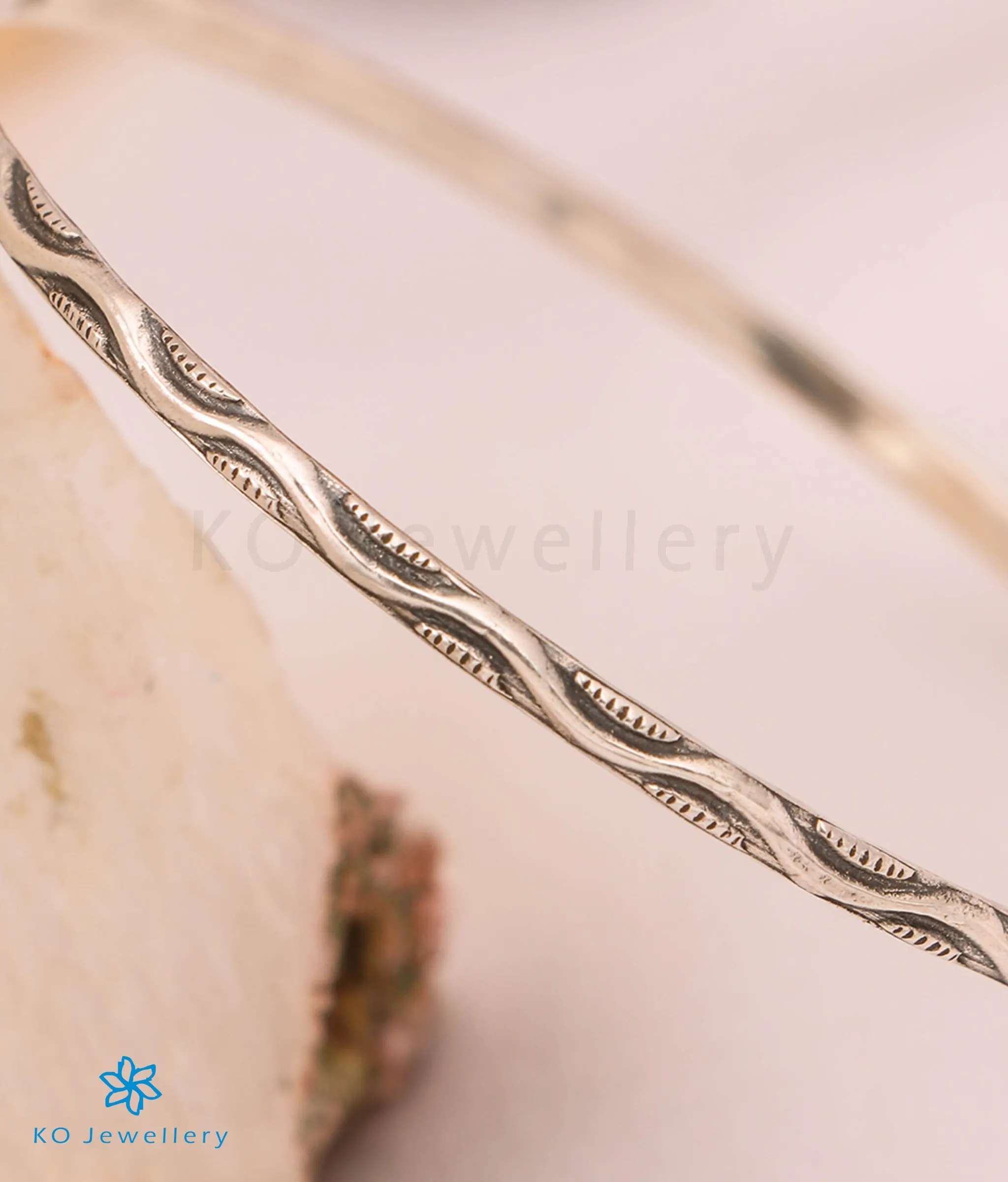 The Adya Silver Bangle (Size 2.4)