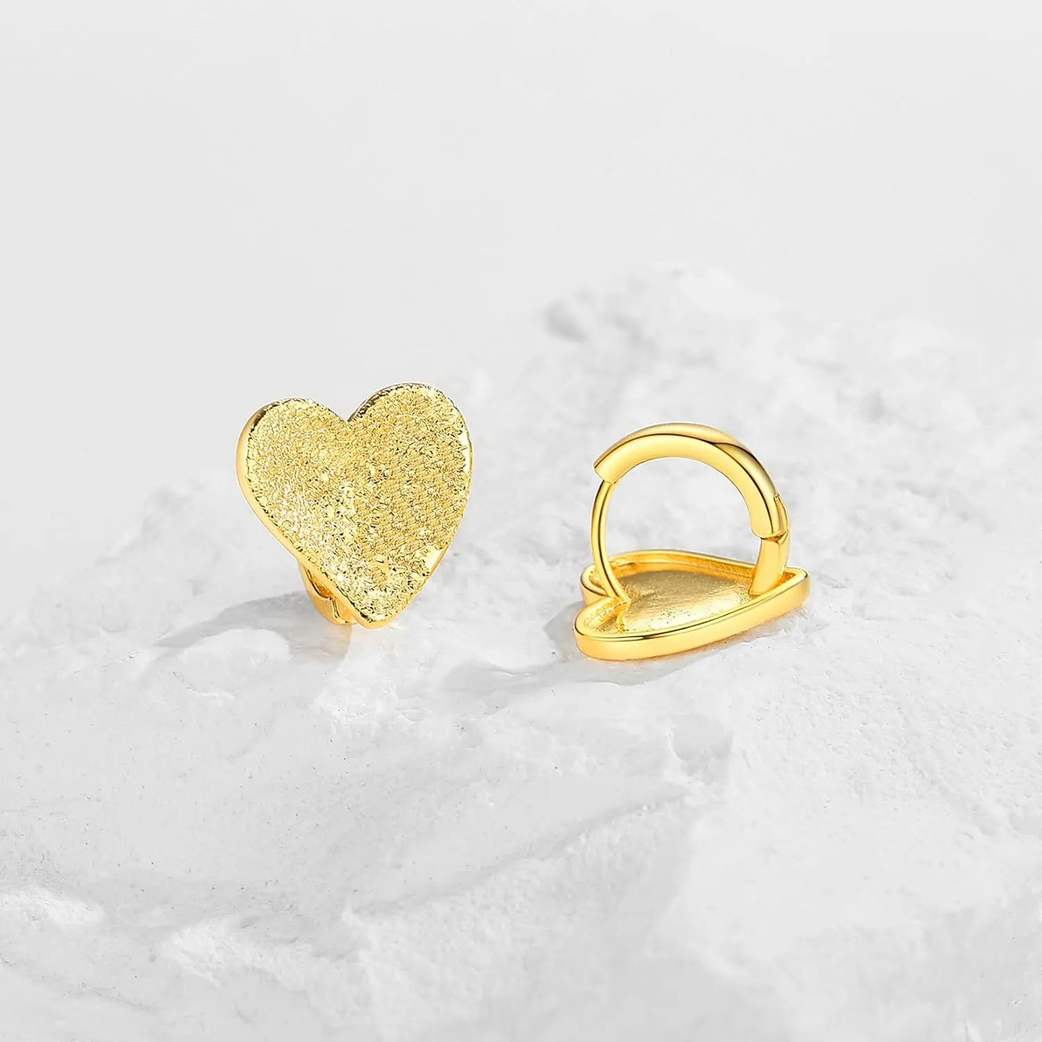 Vintage Textured Huggie Hoop Earrings Stud Earrings for Women, 18K Gold Plated Chunky Hoop Earrings, Hammered Heart Oval Round Disc Earrings
