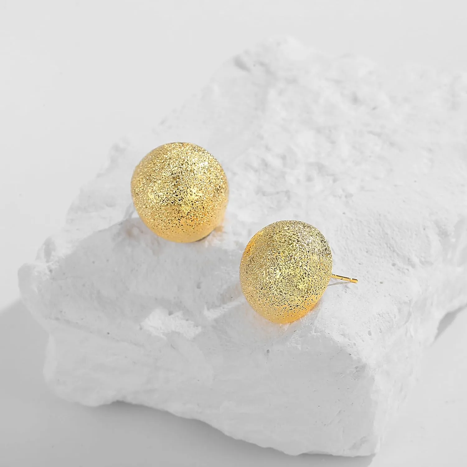 Vintage Textured Huggie Hoop Earrings Stud Earrings for Women, 18K Gold Plated Chunky Hoop Earrings, Hammered Heart Oval Round Disc Earrings