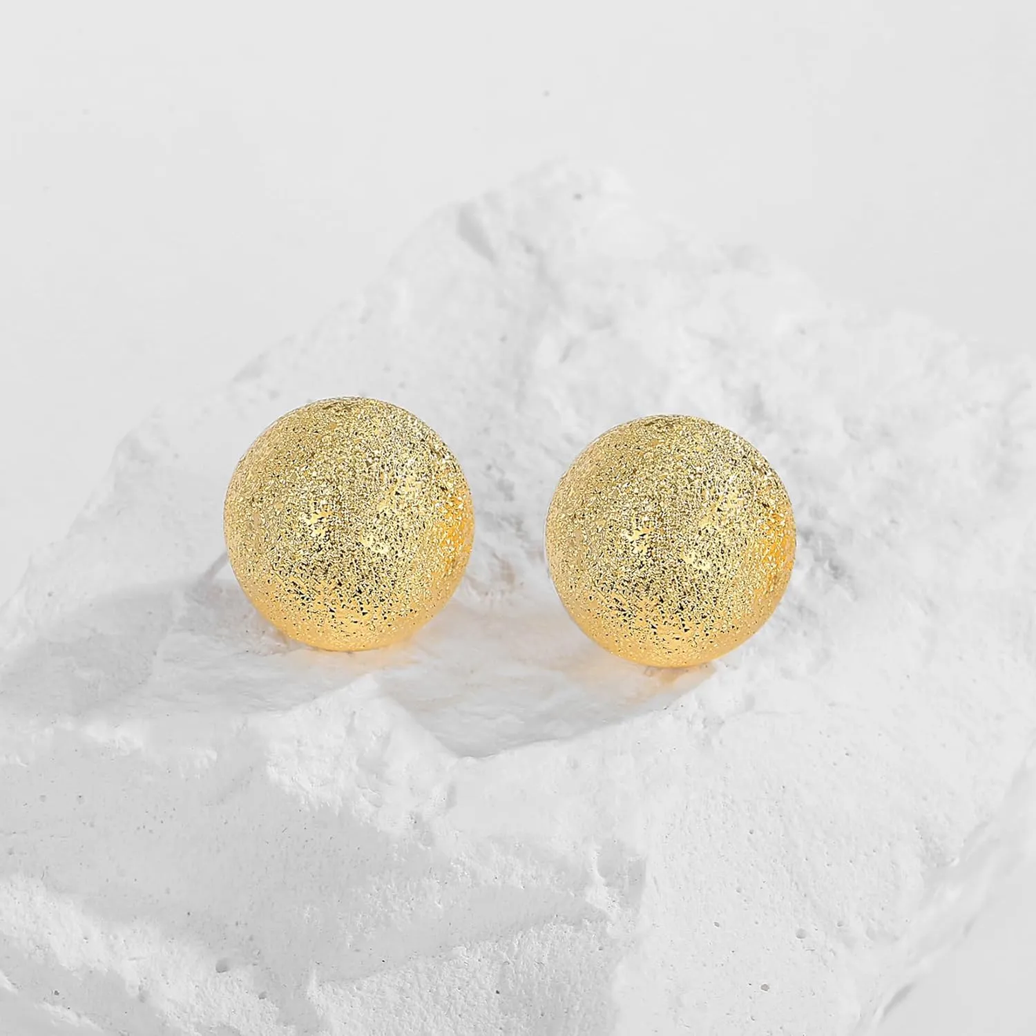 Vintage Textured Huggie Hoop Earrings Stud Earrings for Women, 18K Gold Plated Chunky Hoop Earrings, Hammered Heart Oval Round Disc Earrings