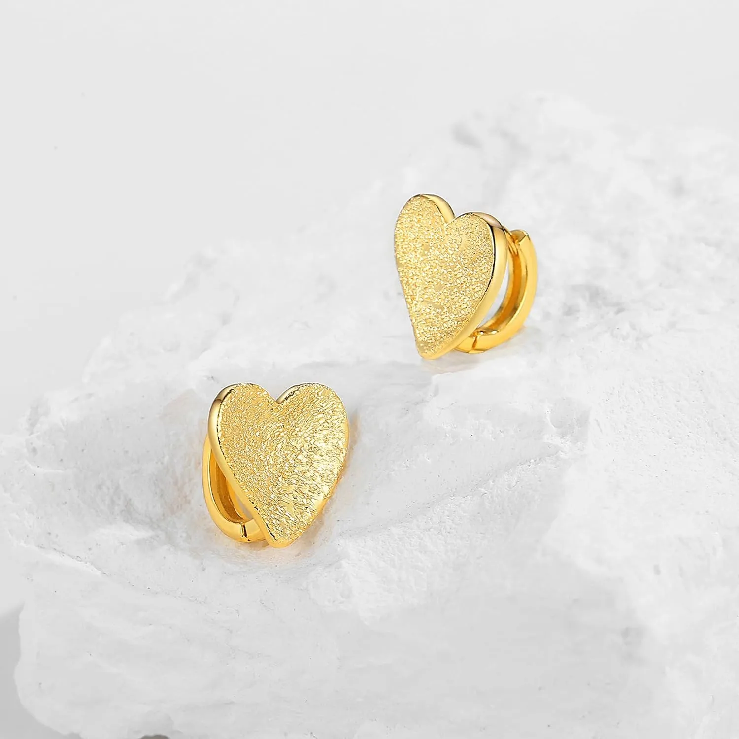 Vintage Textured Huggie Hoop Earrings Stud Earrings for Women, 18K Gold Plated Chunky Hoop Earrings, Hammered Heart Oval Round Disc Earrings