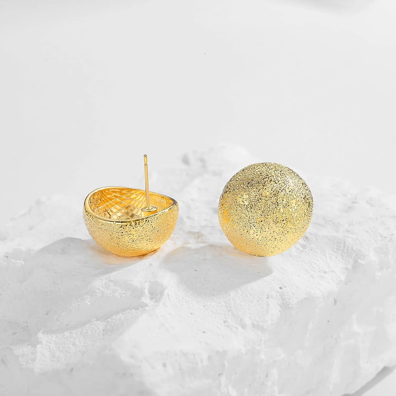 Vintage Textured Huggie Hoop Earrings Stud Earrings for Women, 18K Gold Plated Chunky Hoop Earrings, Hammered Heart Oval Round Disc Earrings