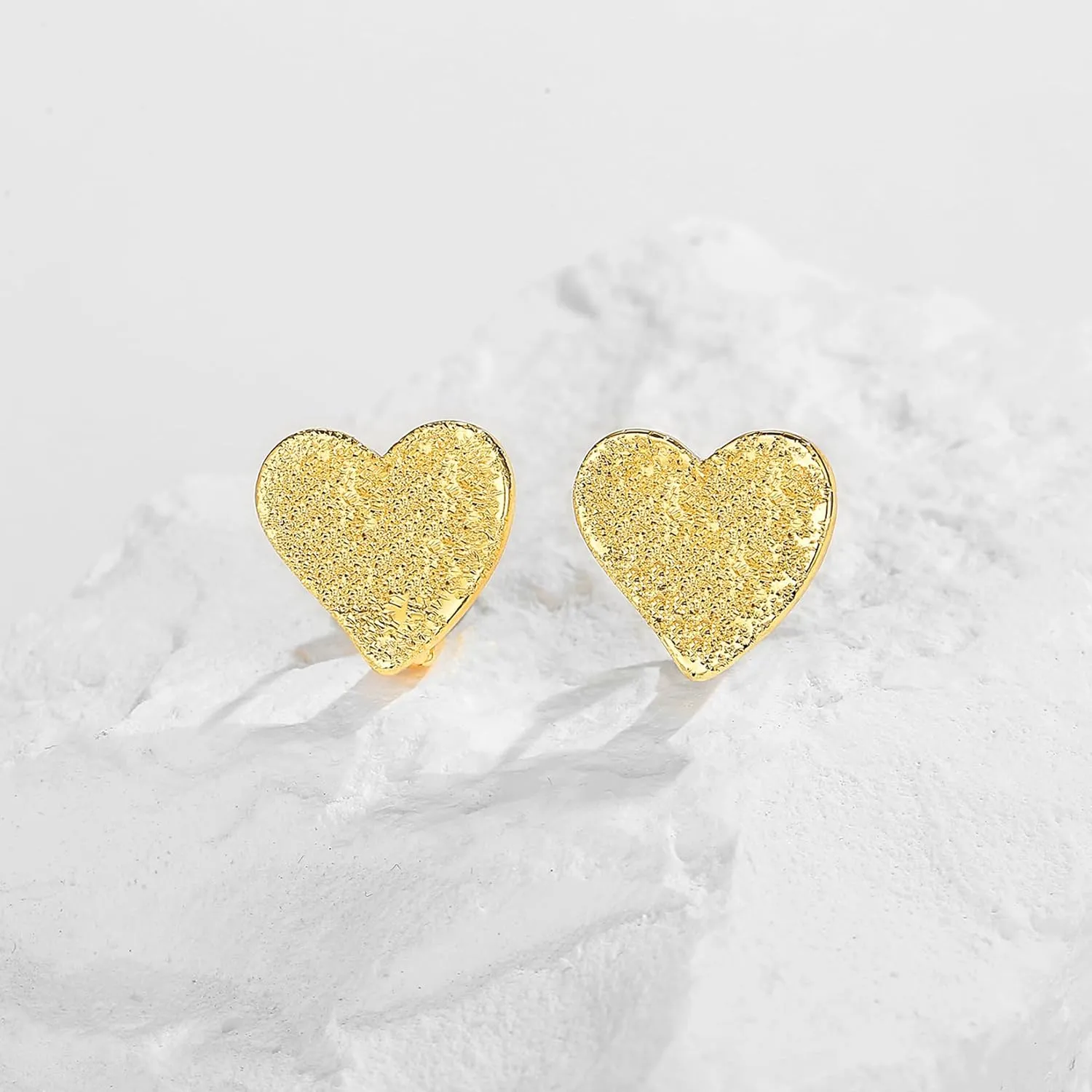 Vintage Textured Huggie Hoop Earrings Stud Earrings for Women, 18K Gold Plated Chunky Hoop Earrings, Hammered Heart Oval Round Disc Earrings