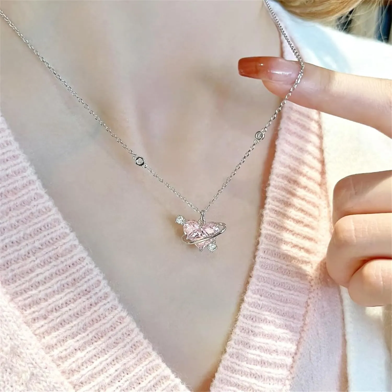 WCRAZYE Vintage Gothic Heart Necklace for Women Delicate Fashion Black Irregular Heart Crystal Pendant Choker Y2k Coquette Aesthetic Grunge Star Heart Necklace Halloween Jewelry